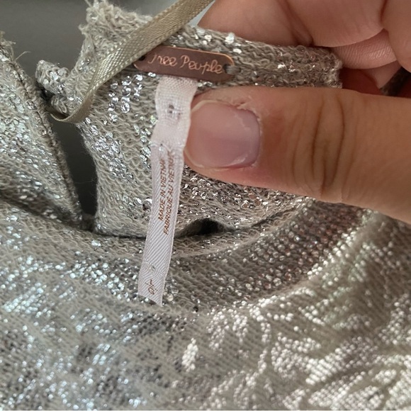 Free People Women’s Knit Metallic Tank Top Button Slit Back Size Large - Picture 3 of 6